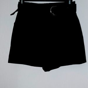 Beautiful short in color black with a belt